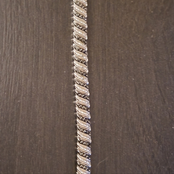 Bracelet - Picture 1 of 2